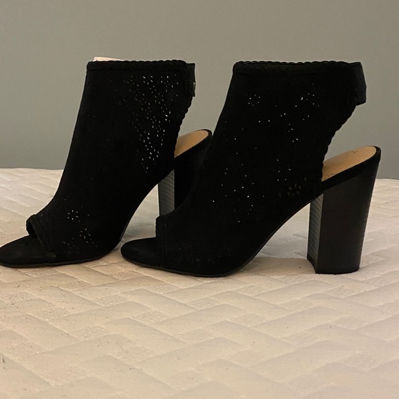 LC Lauren Conrad Black Peep-Toe Heeled Boots - Picture 1 of 3